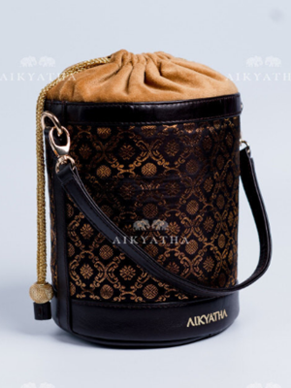 Aikyatha Black Kanjivaram Potli - 0033N600191019