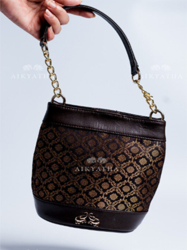 Aikyatha Black Kanjivaram Potli - 0033N600191051