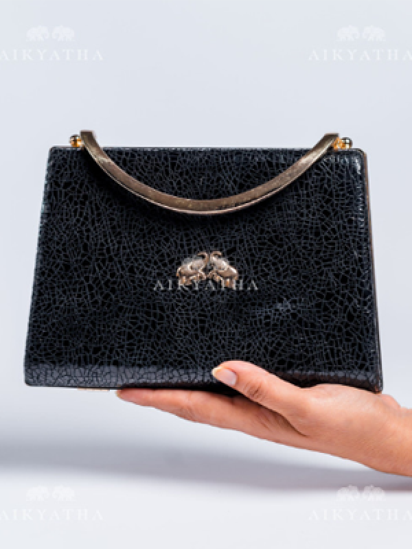 Aikyatha Black Leather Clutch - 0033N600190009