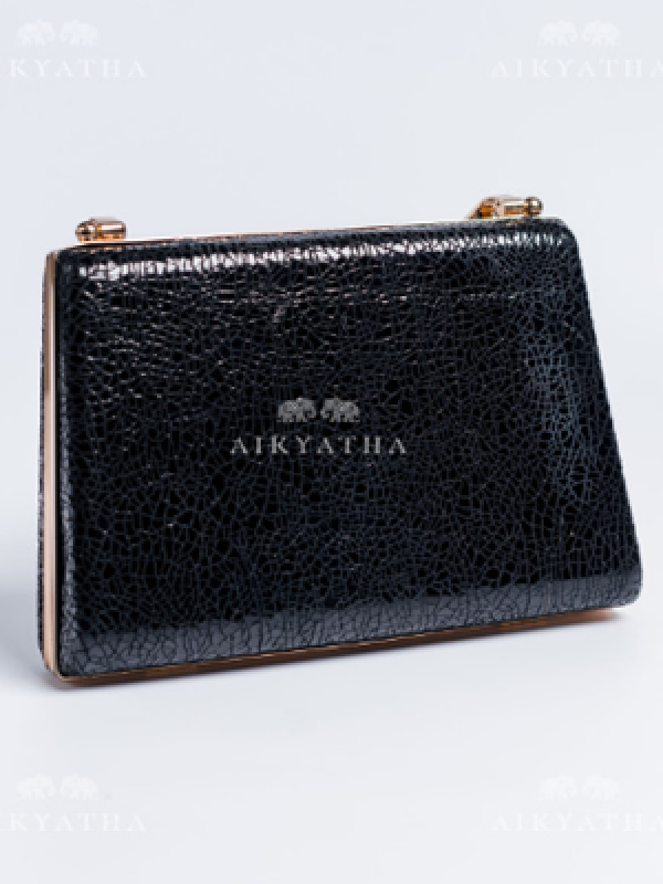 Aikyatha Black Leather Clutch - 0033N600190009