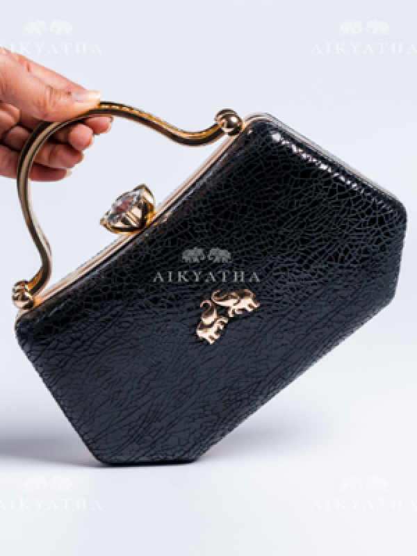 Aikyatha Black Leather Clutch - 0033N600190020