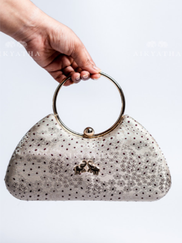 Aikyatha Cream Banarasi Clutch - 0033N600190114