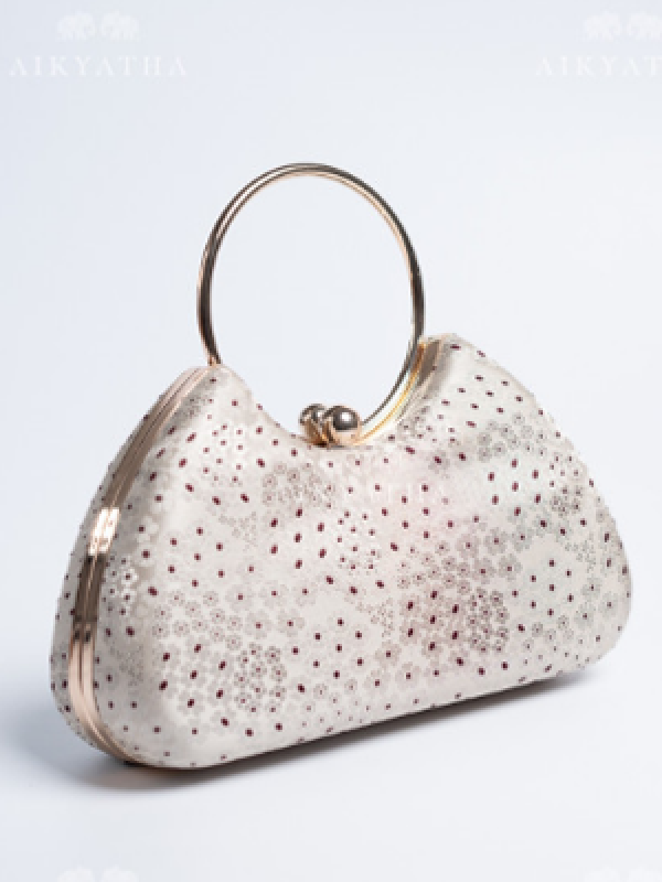 Aikyatha Cream Banarasi Clutch - 0033N600190114