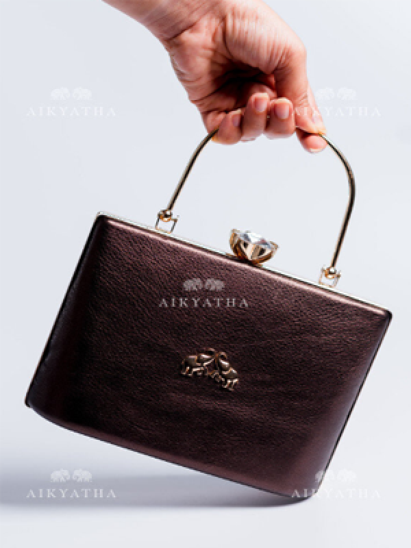 Aikyatha Leather Clutch - 0033N600190038