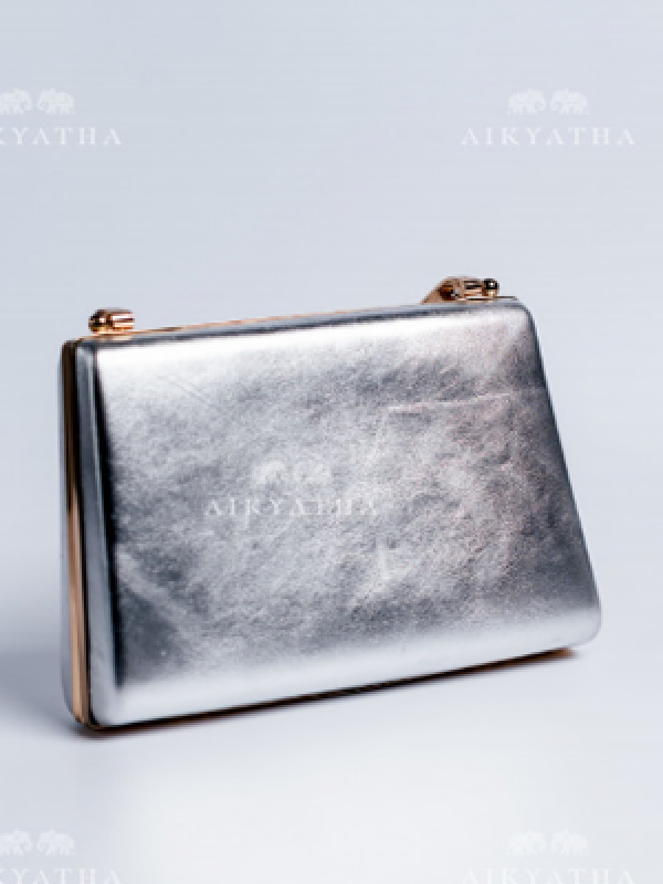Aikyatha Leather Silver Clutch - 0033N600190006