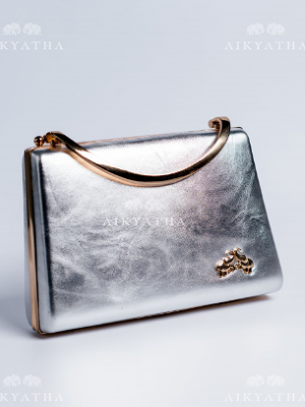 Aikyatha Leather Silver Clutch - 0033N600190006