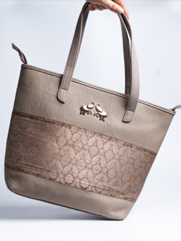 Aikyatha Silk Grey Tote - 0033N600313051