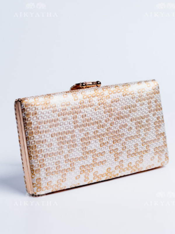 Aikyatha White Banarasi Clutch - 0033N600190154