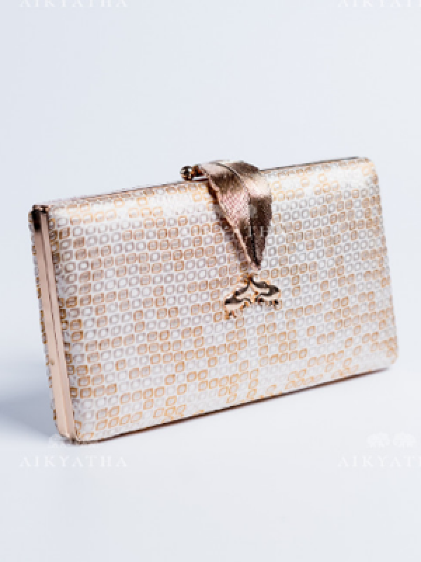Aikyatha White Banarasi Clutch - 0033N600190154