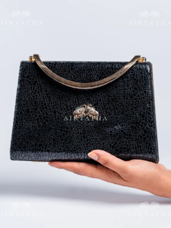 Aikyatha Black Leather Clutch - 0033N600190009