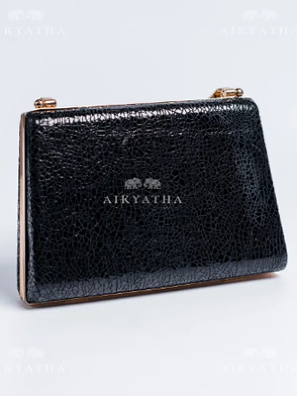 Aikyatha Black Leather Clutch - 0033N600190009